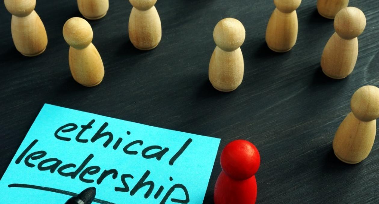 Was ist ethische Führung? Eigenschaften, Merkmale & Beispiele